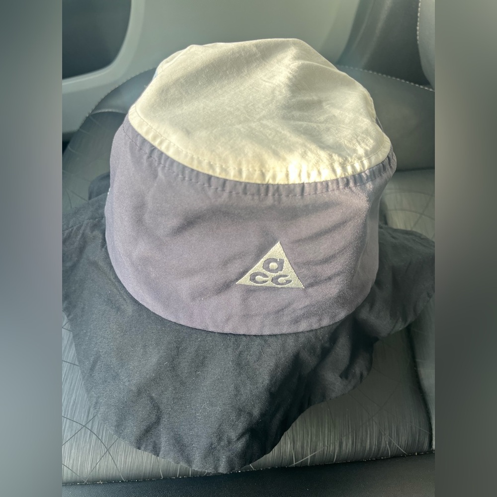 Nike ACG Two-Tone Bucket Hat unisex